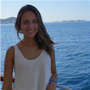 Profesora de educación infantil, primaria e inglés (nivel C1), con más de 7 años de experiencia. Profesora en activo.